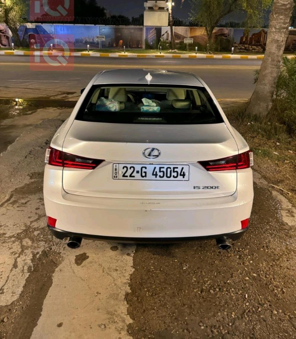 لكزس IS